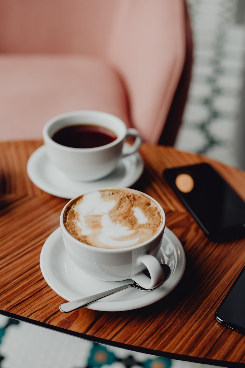 Меню coffee, coffee cup, tea cup, cafe, cup, casual, table, phone, tea, drink, office, meeting, business